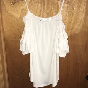Cold shoulder top with ruffles from NY&Co. sz L